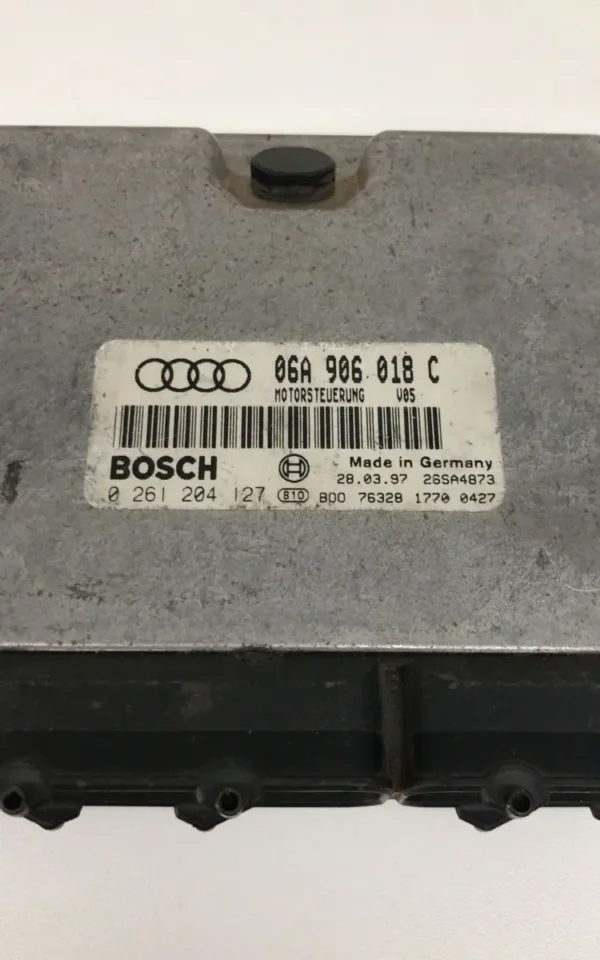 Alternative view of Módulo de Injeção Audi 1.8 – Código 06a906018c